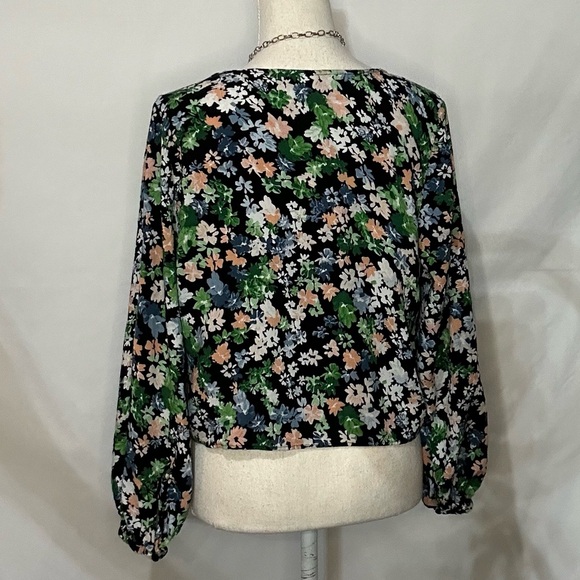 Blouses/flannels/button downs-2 for $20 or 3 for $30 (Mix & Match) - Picture 2 of 4